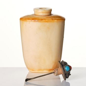 A group of three Chinese snuffbottles, stone, glass and bone, late Qing dynasty / around 1900.