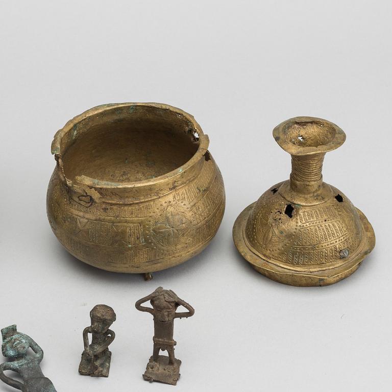 Two Forowas / Receptacle for gold dust, and five goldweights, Ashanti, Ghana.