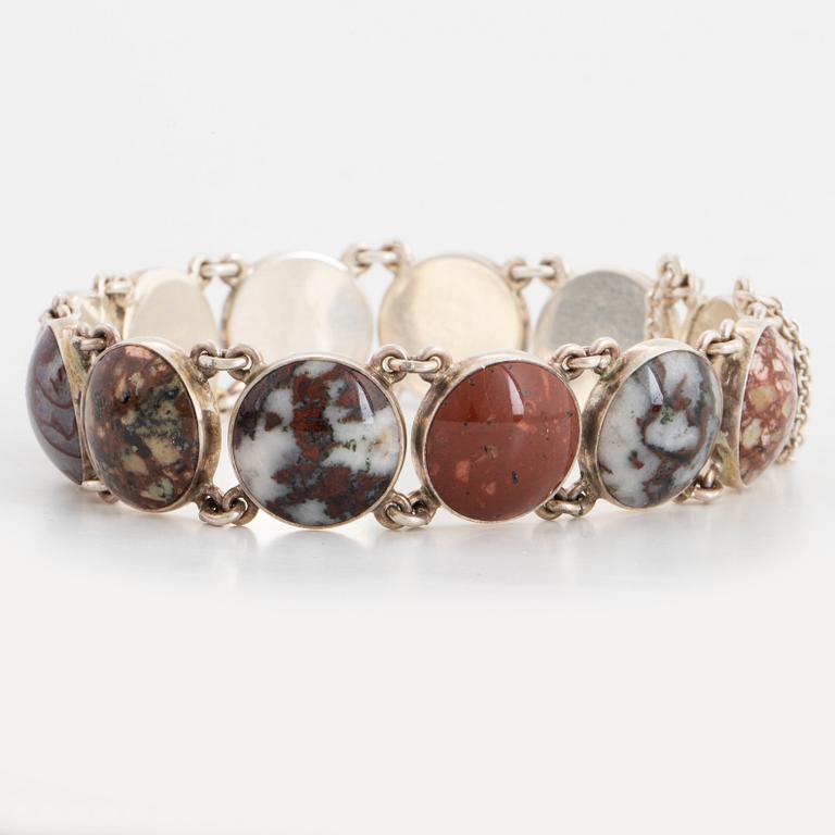 ARMBAND, silver och cabochonslipad porfyr, Älvdalens Nya Porfyrverk.
