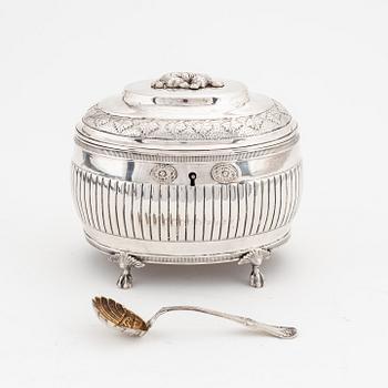 A Swedish silver sugar box, mark of Johan Daniel Blomsterwall, Gothenburg 1829.