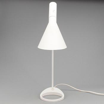 BORDSLAMPA, "AJ", Arne Jacobsen för Louis Poulsen. Inköpt 1980-tal.