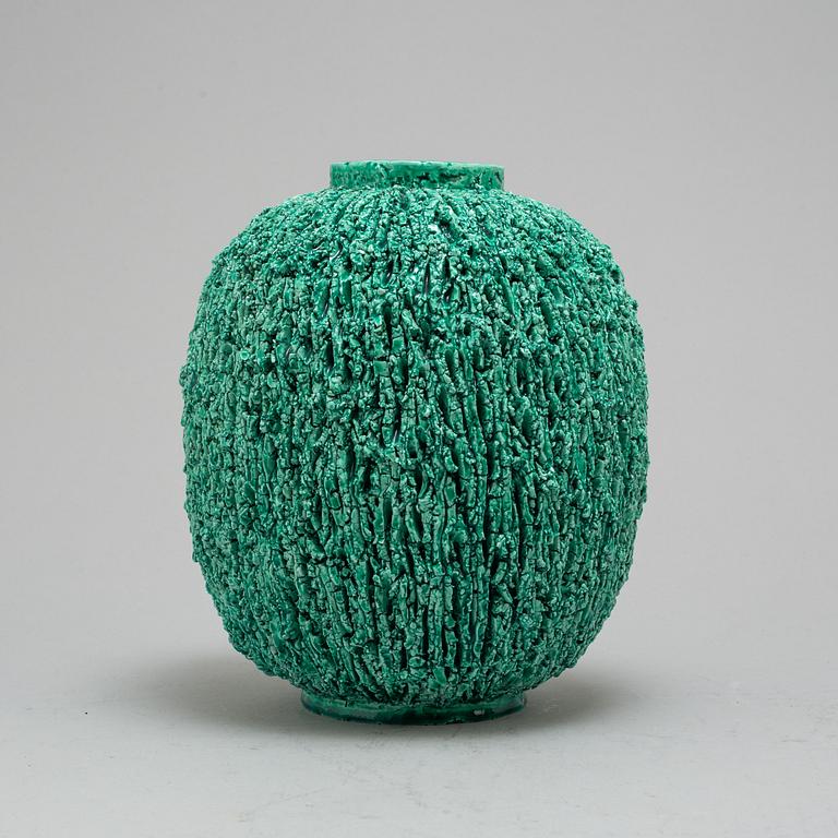 GUNNAR NYLUND, vas, chamotterat stengods, "Igelkottsvasen", Rörstrand.