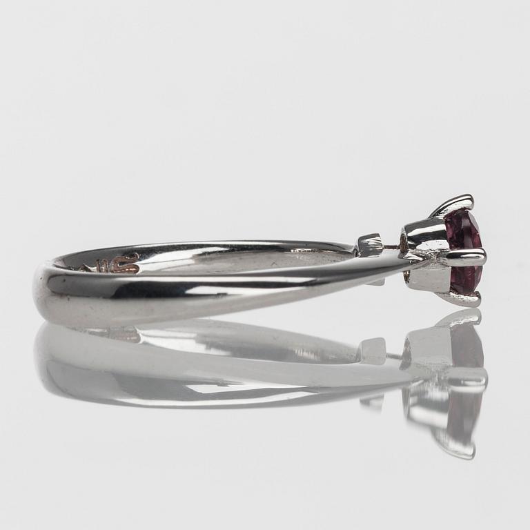 SORMUS, 14K valkokultaa, turmaliini 0,56 ct. Paino 3,26 g.