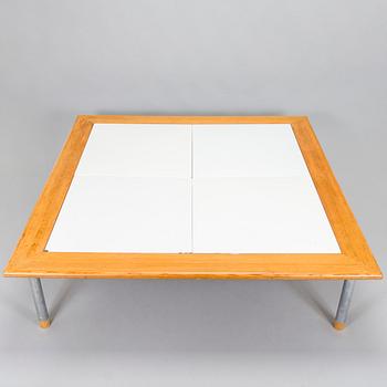 Antti Nurmesniemi, a 1980s coffee table.