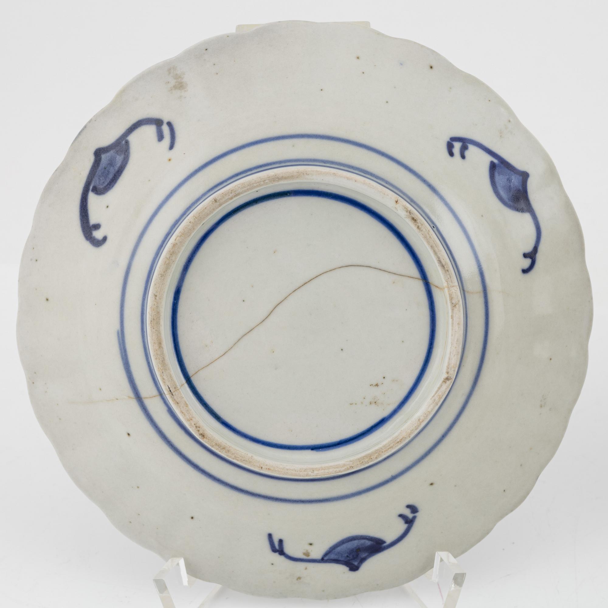 Seven pieces of Japanese Imari porcelain, around 1900 and early 20th century.