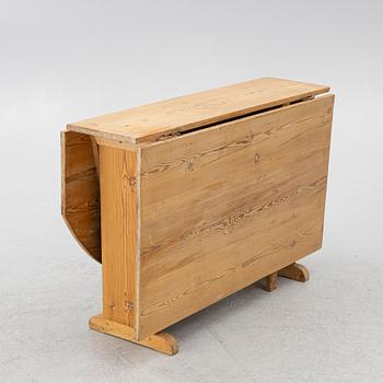 A gate leg table, 19th/20th century.