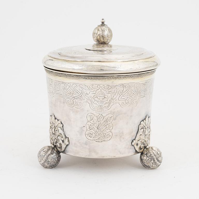 Dryckeskanna, silver, barockstil, Stockholm, sent 1800-tal.