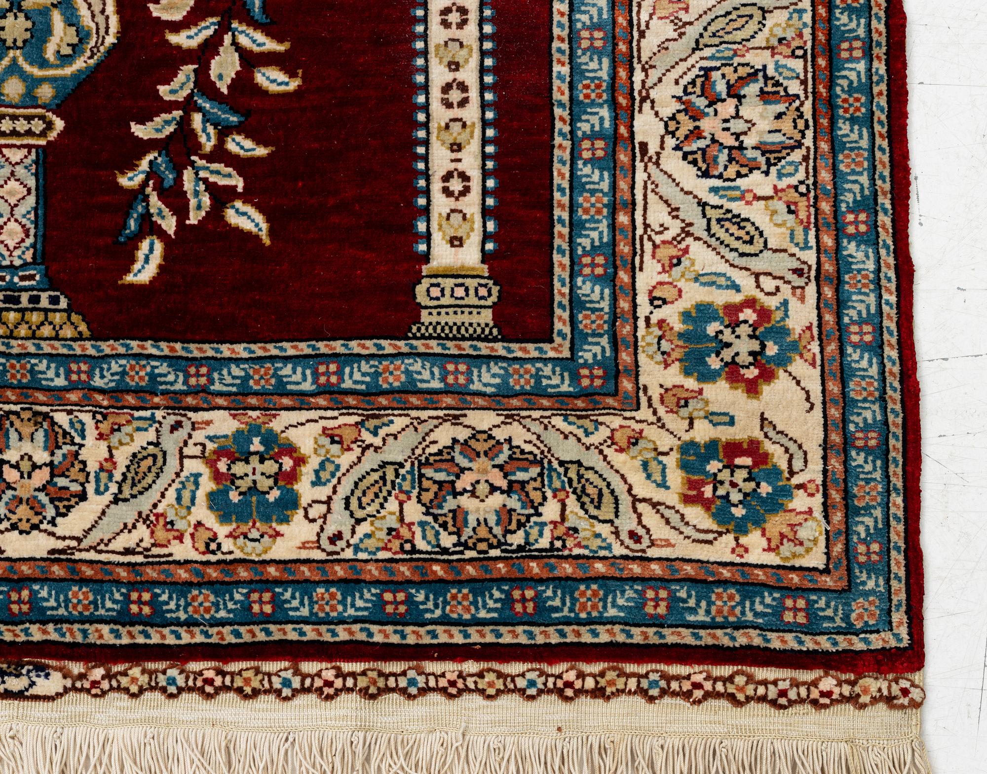 Carpet, Hereke, silk, approx. 98 x 63 cm.
