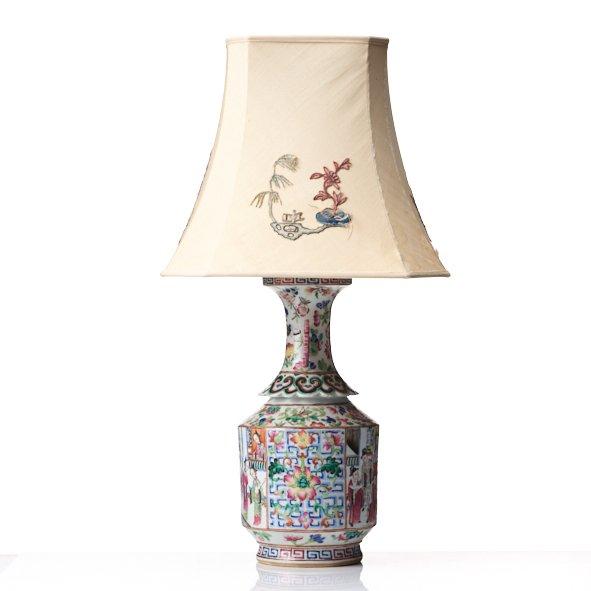 VAS/LAMPA, porslin. Qingdynastin, Kanton, 1800-tal.