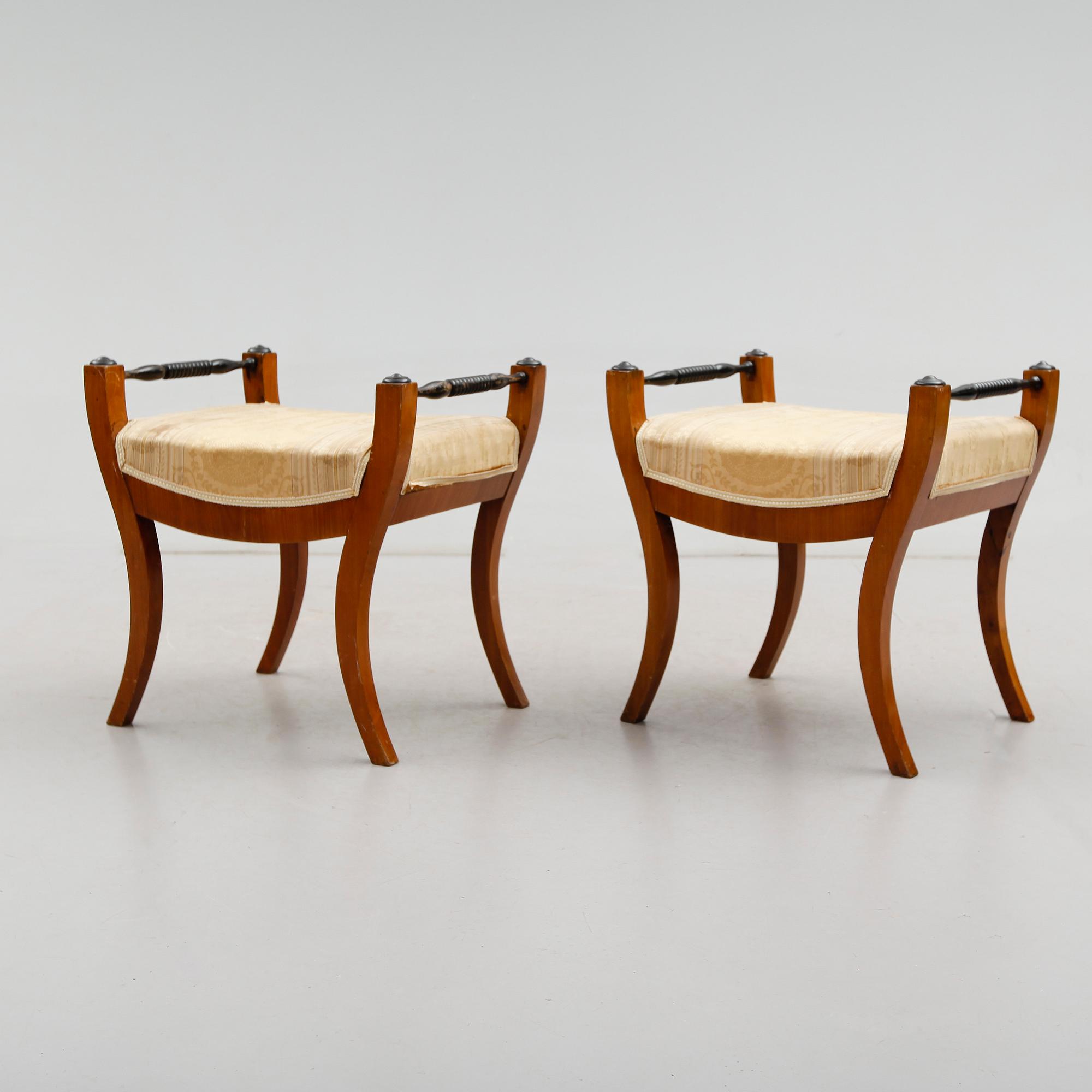 TABURETTER, 1 par, Karl Johan, 1800-talets mitt.