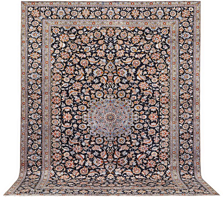 A Kashan carpet, c. 405 x 303 cm.