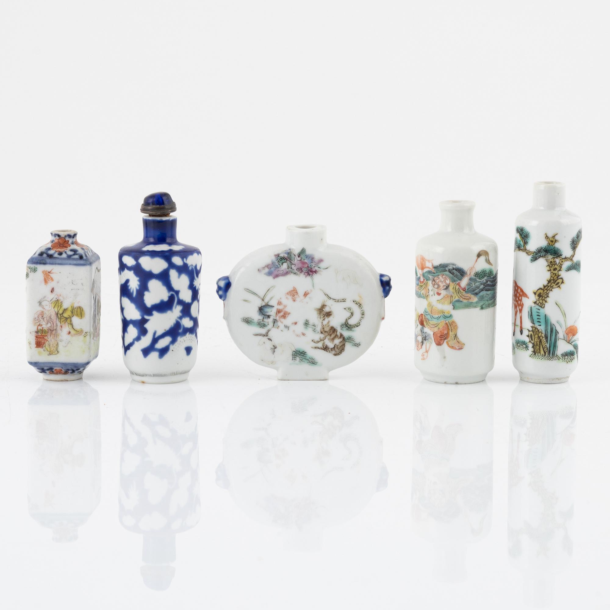 Snusflaskor, 5 st, porslin, Kina, 18/1900-tal.