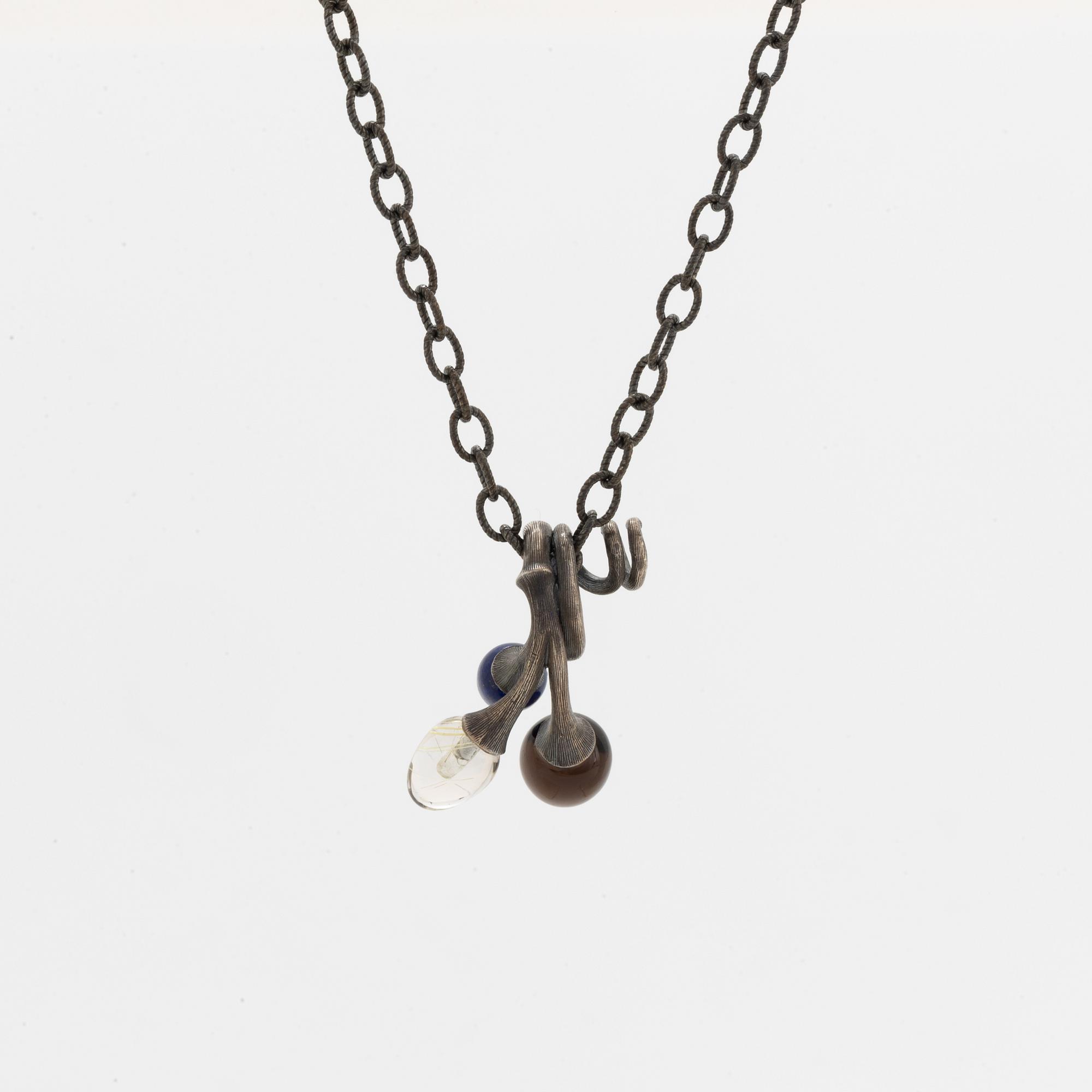 Ole Lynggaard, Charlotte Lynggaard, Hänge "Lotus", med kedja, sterlingsilver.