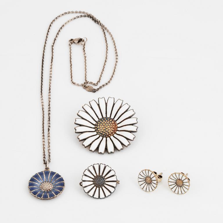 Smycken "Daisy" bland annat Georg Jensen silver och emalj.