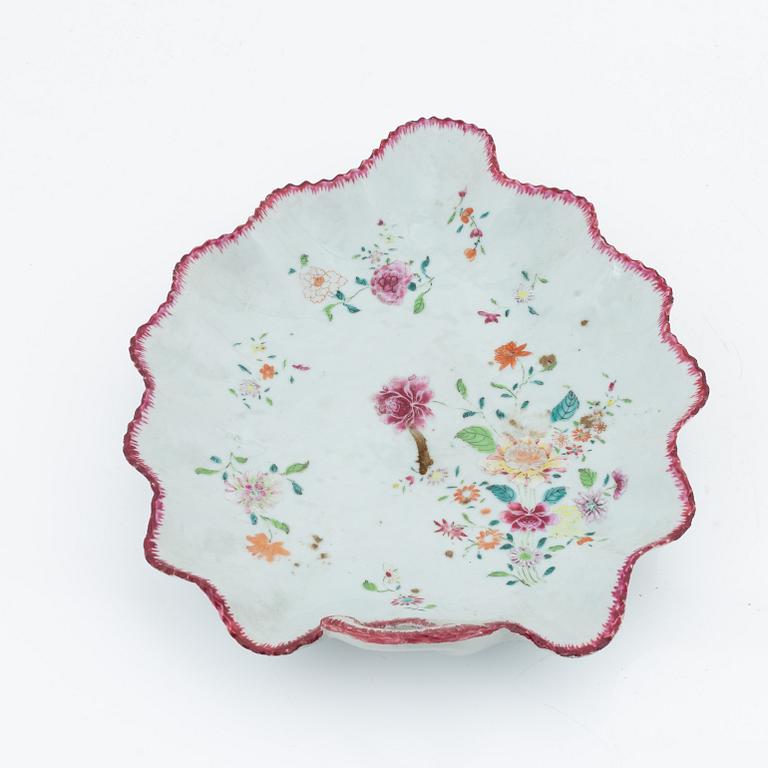 Lövformat fat, kompaniporslin. Qingdynastin, Qianlong (1736-95).