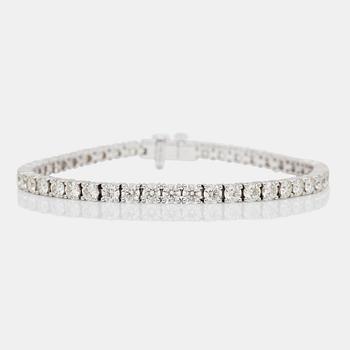 801. ARMBAND med briljantslipade diamanter, totalt 7.98 ct enligt gravyr.