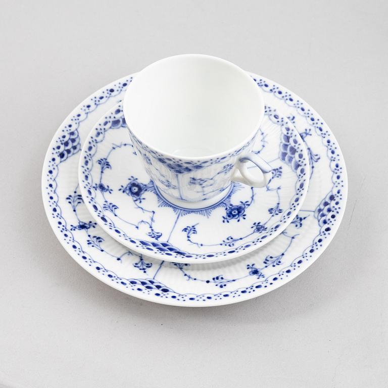 Royal Copenhagen, mat och kaffeservis, 104 delar, "Musselmalet", halvblonde, Danmark, 1900-tal.