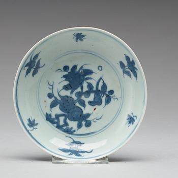 A set of 10 (9+1) blue and white dishes, Ming dynasty, Tianqi/Chongzhen.