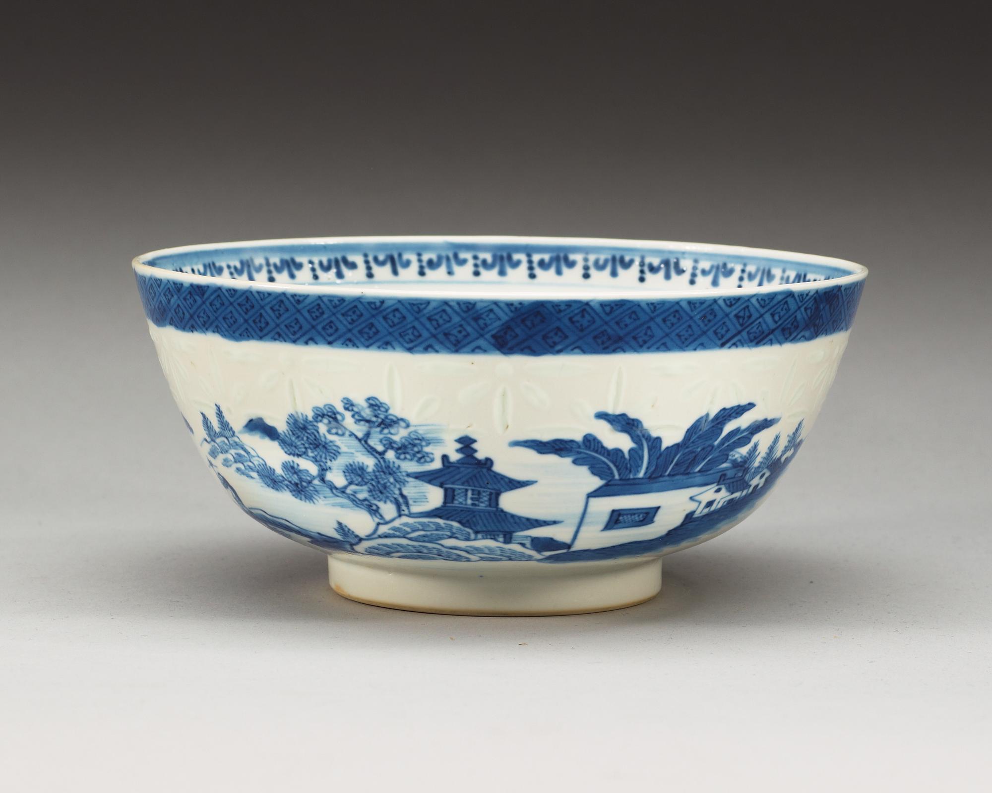 A blue and white bowl, Qing dynasty, 19th Century with Qianlong seal mark.