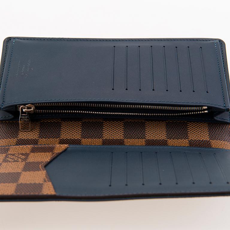 LOUIS VUITTON Damier Ebene Brazza Wallet.