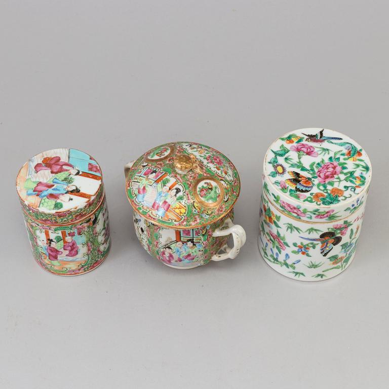 TWO CHINESE PORCELAIN JARS AND COVERS AND A LOVING CUP, Canton, 19th century.