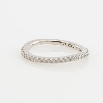 Ole Lynggaard, alliance ring, 18k white gold with brilliant-cut diamonds.