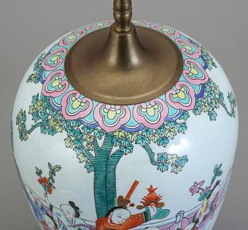 BORDSLAMPA, porslin, Kina, 1900-tal.