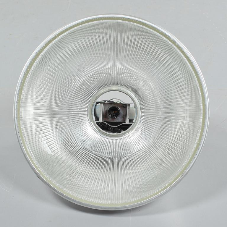 INDUSTRILAMPA, "Prismapack" 'Holophane, England, 1900-talets andra hälft.