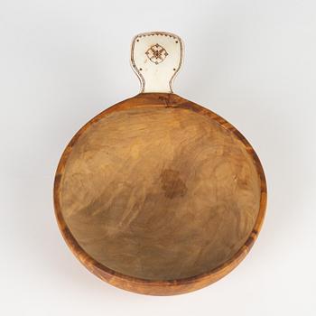 A birch and reindeer horn nápphi milk vessle, unidentified signature.