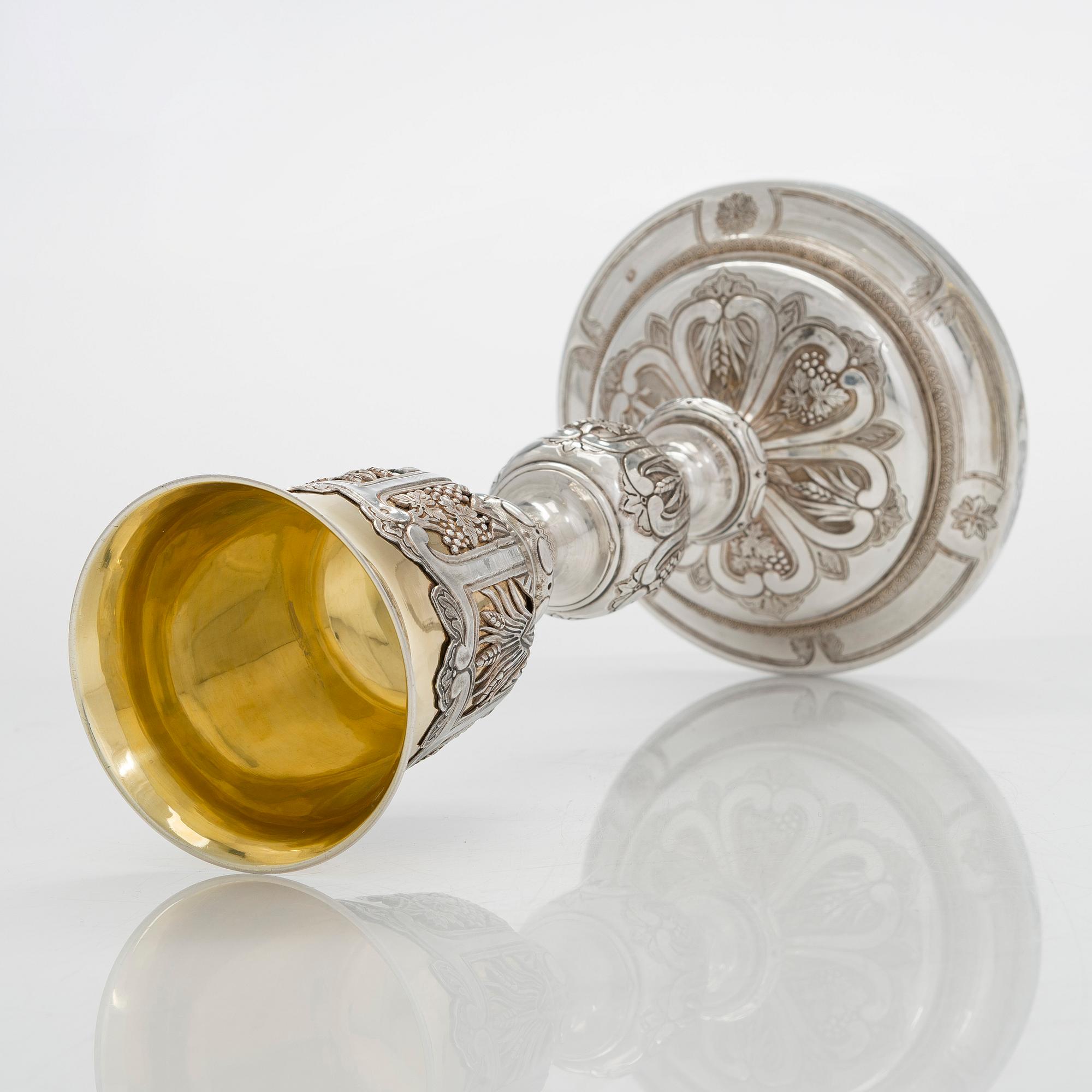 Nattvardskalk med paten, silver, Paris 1798-1809 och Frankrike 1800-tal. I schatull.