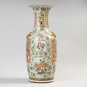 A large famille rose Canton vase, Qing dynasty, 19th Century.