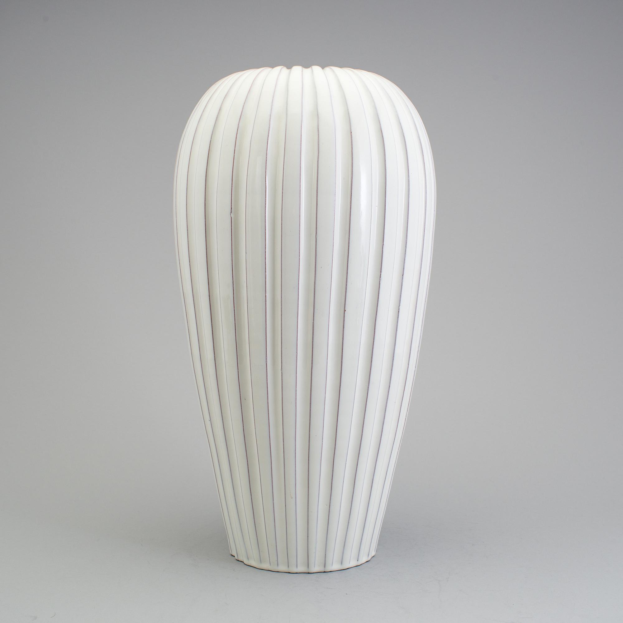Vicke Lindstrand, a monumental earthen ware vase, Upsala Ekeby, 1944-1953 .