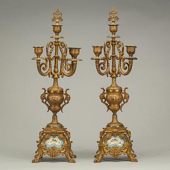 KANDELABRAR, ett par, Louis XVI-stil, 1900-talets första hälft.