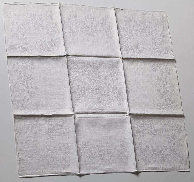 A TABLE CLOTH AND NAPKINS, 24 pieces, linen damask, the table cloth is dated 1827, ca 560-567 x 207,5 cm, Sweden 1827.