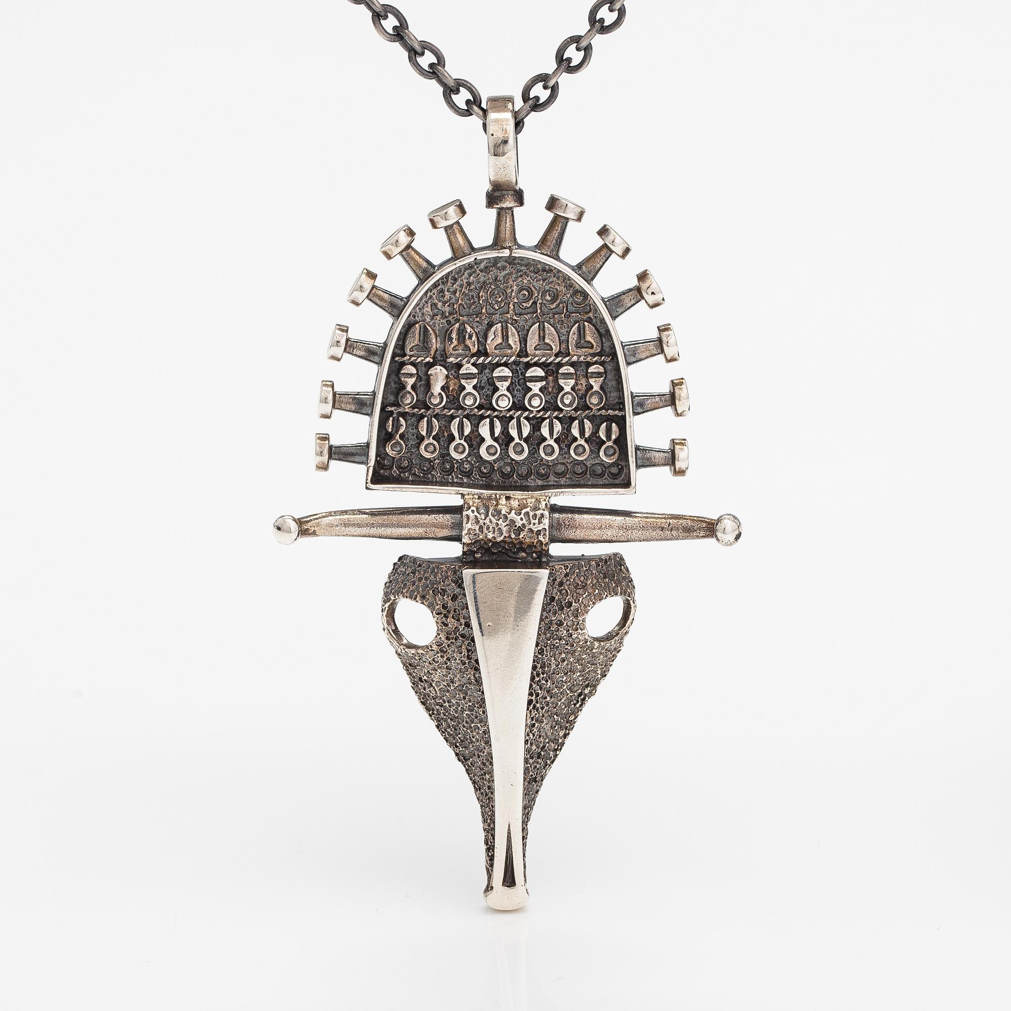 Jorma Laine, A silver necklace OX head". Turun Hopea, Turku.