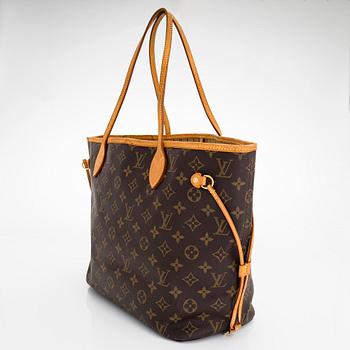 Louis Vuitton,  a 'Neverfull MM' bag.