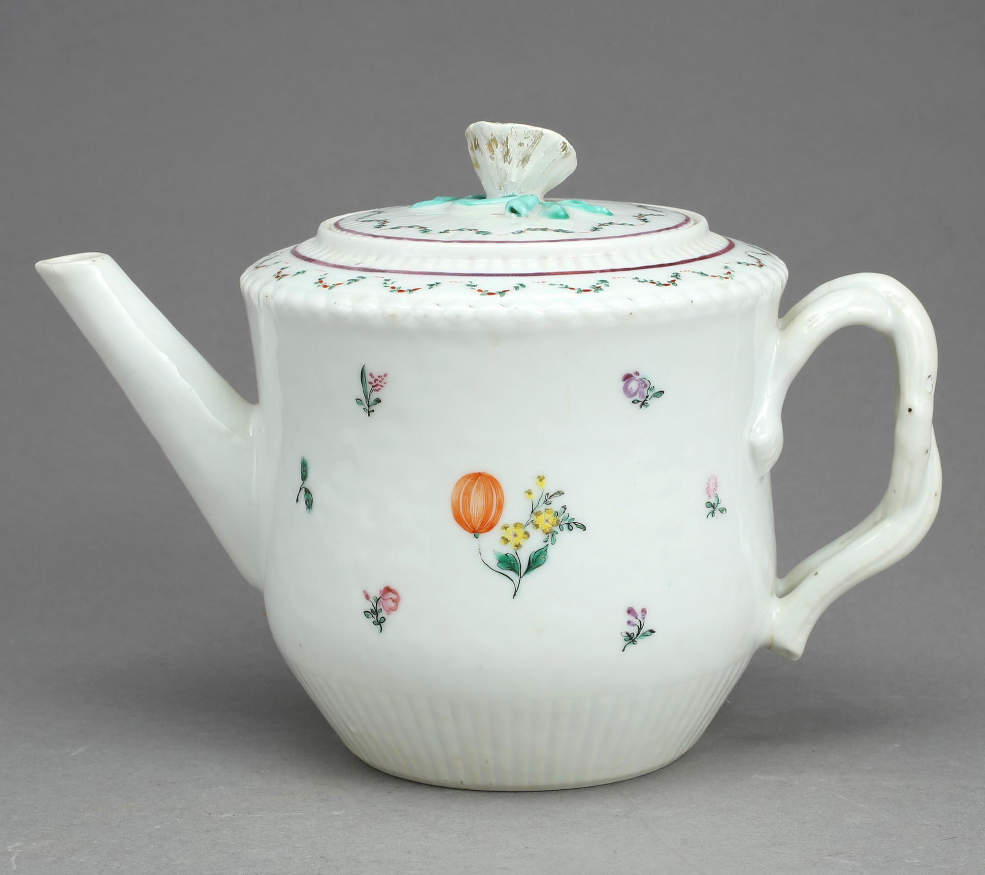 TEKANNA, porslin, Kina, Qingdynastin, omkring år 1800.