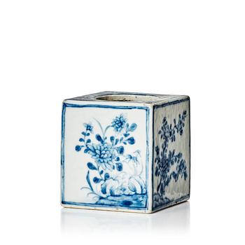 A blue and white ink holder, Qing dynasty, Qianlong (1736-95).