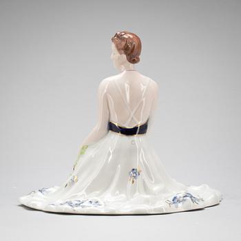 FIGURIN, porslin, Royal Dux, omkring 1900-talets andra kvartal.