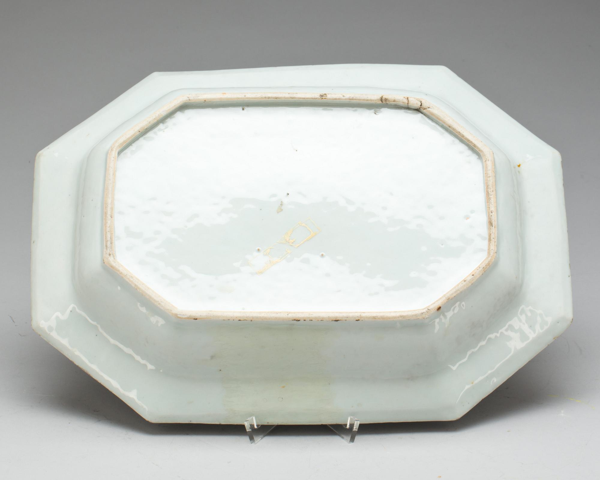 TERRINFAT, porslin, Kina, Qianlong (1736-95).