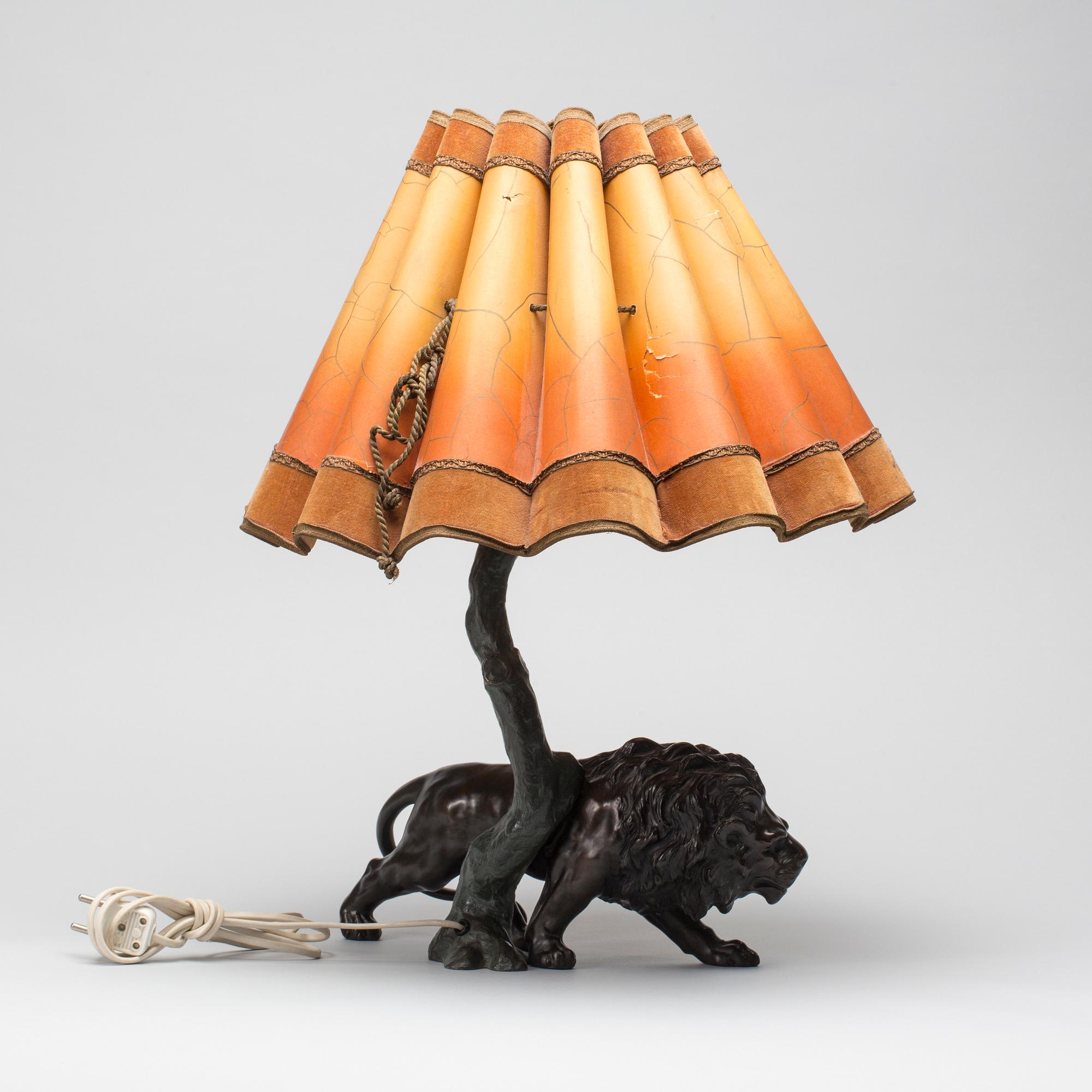 BORDSLAMPA, patinerad metall, 1900-talets andra hälft.
