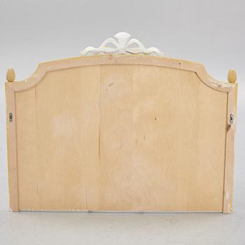 Sovrumsmöblemang, 4 delar, gustaviansk stil, sent 1900-tal.