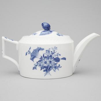 TESERVIS, 12 delar, "Blå blomst", Royal Copenhagen, Danmark.