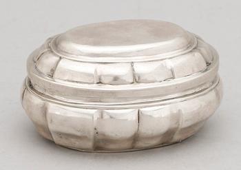 DOSA, silver, barockstil, oidentifierade stämplar, 1800-tal. Vikt: 100 gram.
