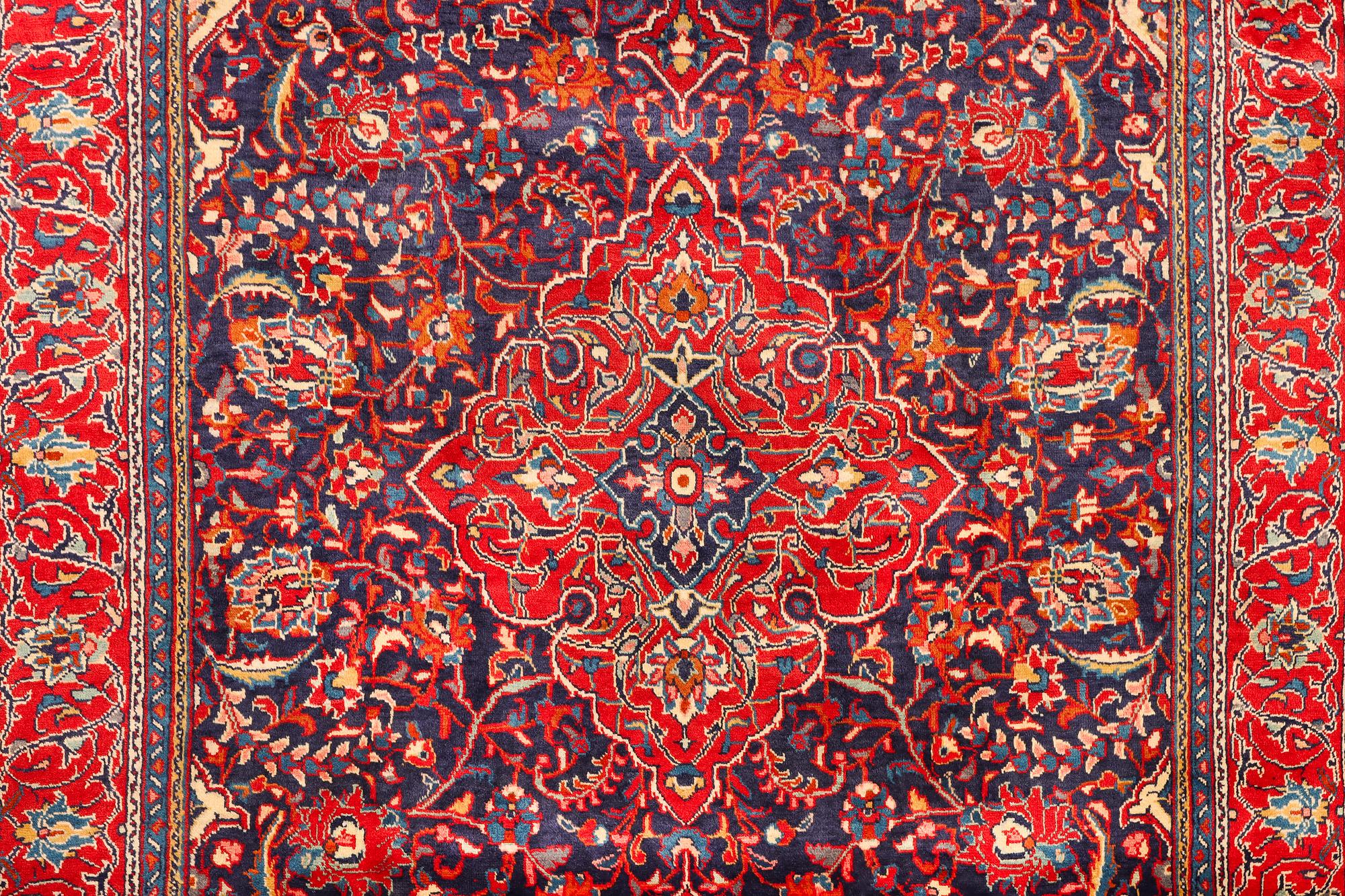 A Bakhtiari carpet, c. 321 x 210 cm.