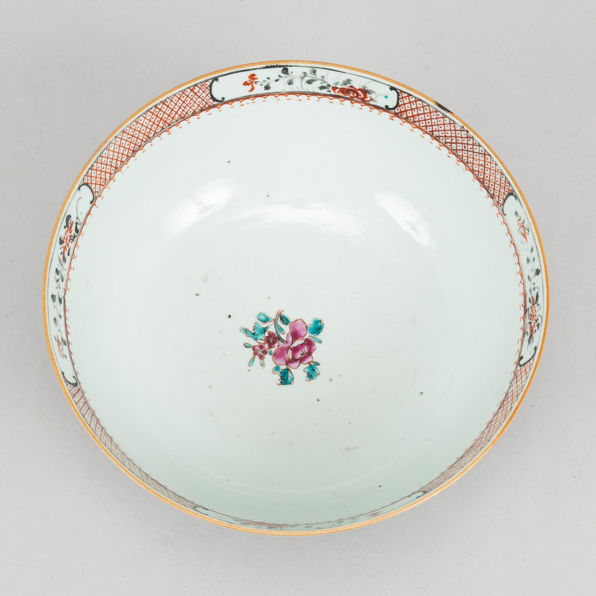 A famille rose export porcelain bowl, Qing dynasty, Qianlong (1736-95).