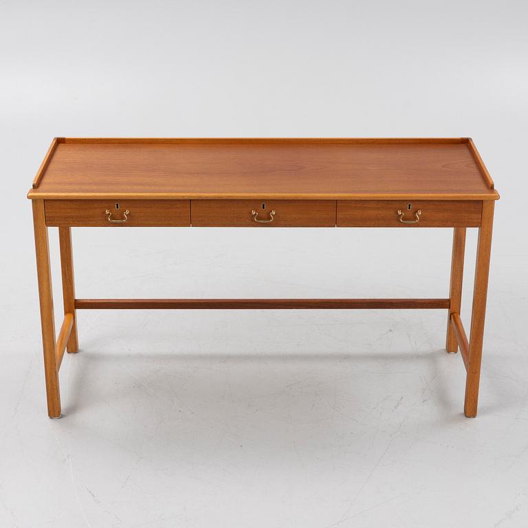 Josef Frank, sideboard, modell 2115, Firma Svenskt Tenn, efter 1985.