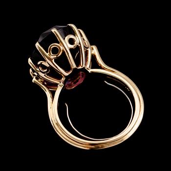 RING, 14 k guld, ametist 21.03 ct. Tot vikt ca 10 g.