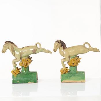 A set of two green and yellow glazed roof tiles figures of flying horses, Qing dynasty.