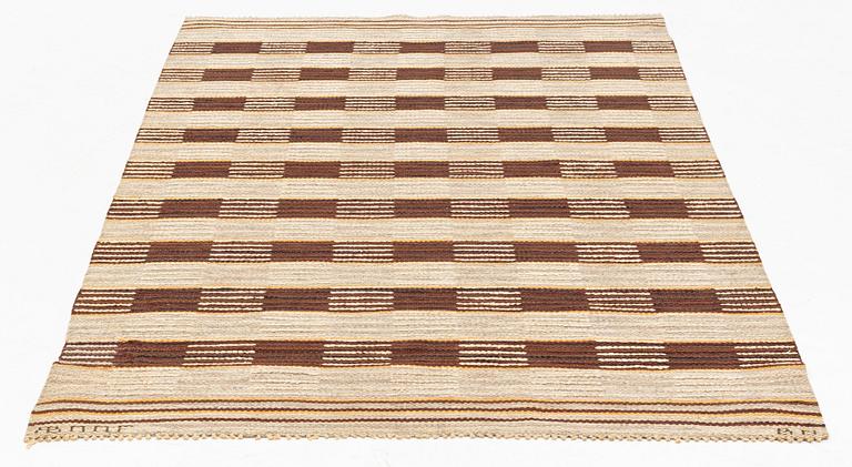 Barbro Nilsson, matta, "Schackrutig, brun". Reliefrya. Ca 206 x 123 cm. Signerad AB MMF BN.